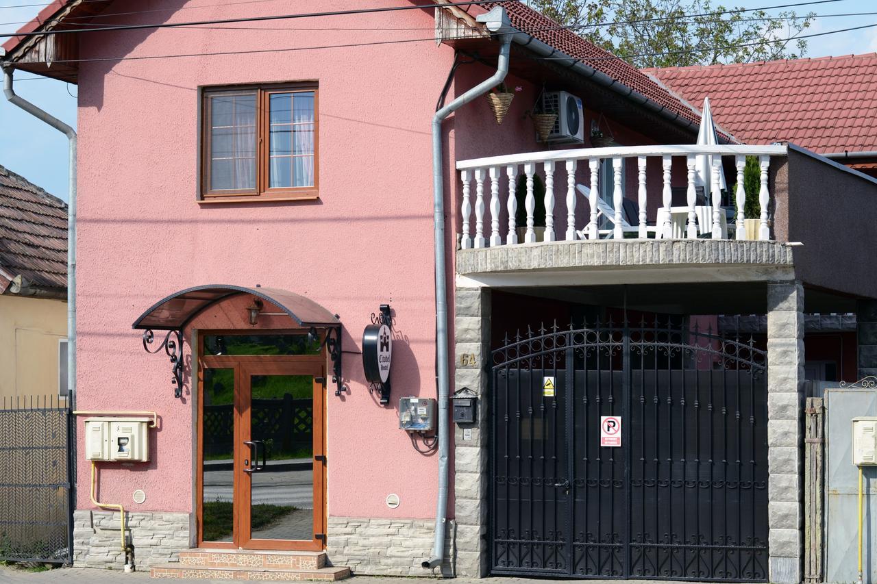 Citadel Hostel Алба Юлия Екстериор снимка